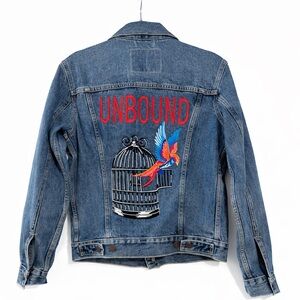 BEAUTIFUL!♥️ Levi's Denim Jacket Embroidered Bird Freedom Women's S/M